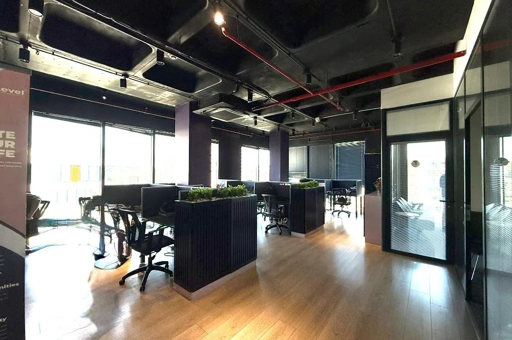 ÖRNEK - İşlek Caddede Ofis